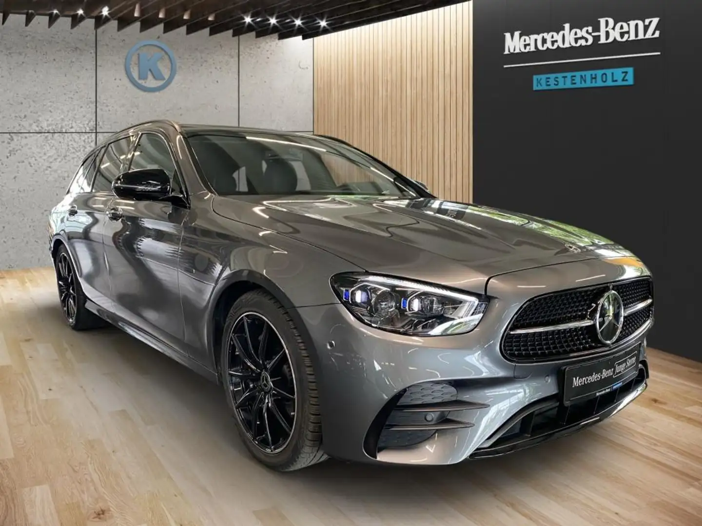Mercedes-Benz E 220 d T-Modell *AMG*NIGHT*MBUX*AHK*PANO*SHZ* Grau - 2