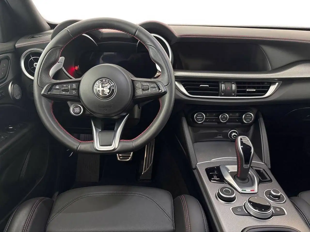 Alfa Romeo Stelvio 2023 — фото 11