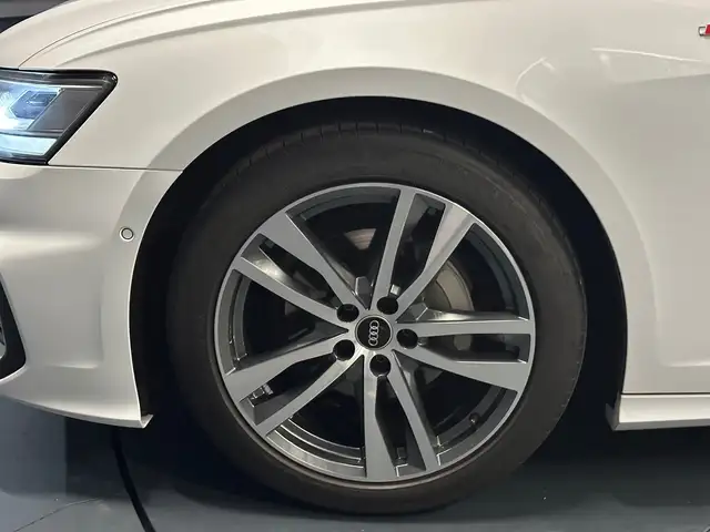 Audi A6 Avant view 9