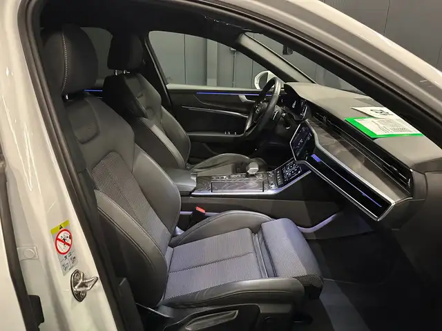 Audi A6 Avant view 10