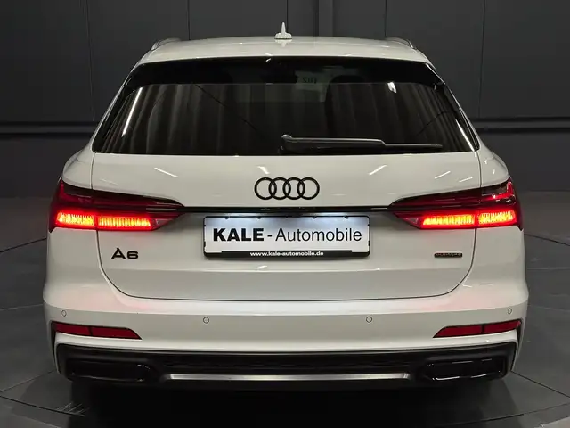 Audi A6 Avant view 4