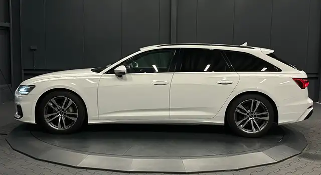Audi A6 Avant view 2