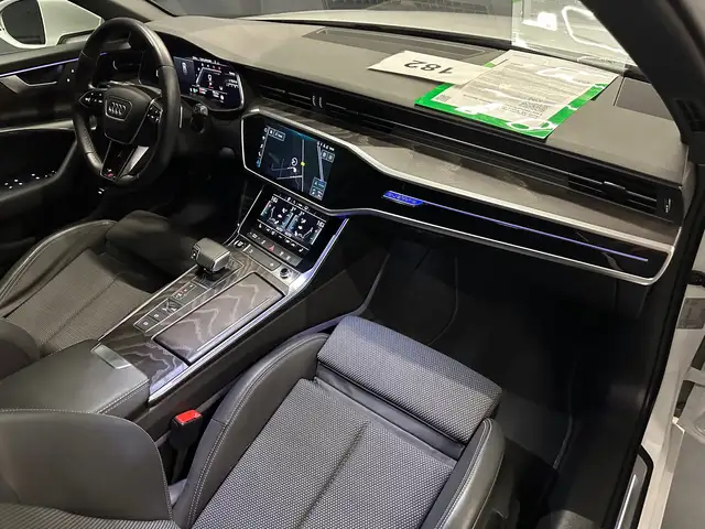 Audi A6 Avant view 11