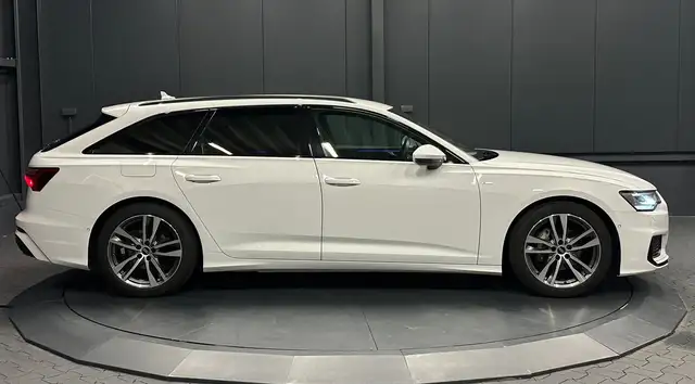 Audi A6 Avant view 6
