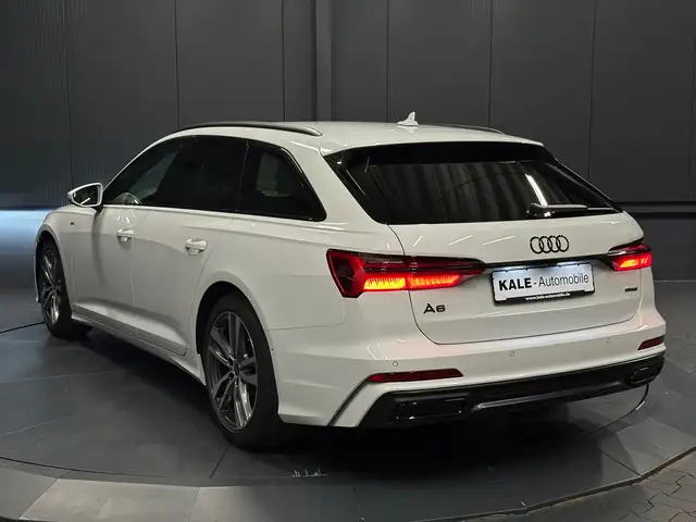 Audi A6 Avant view 3