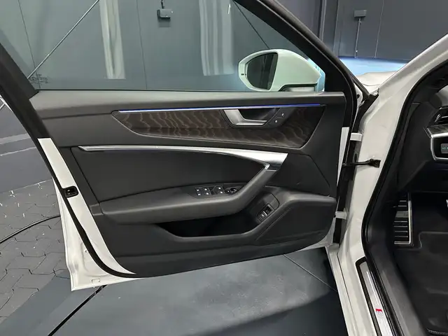 Audi A6 Avant view 13