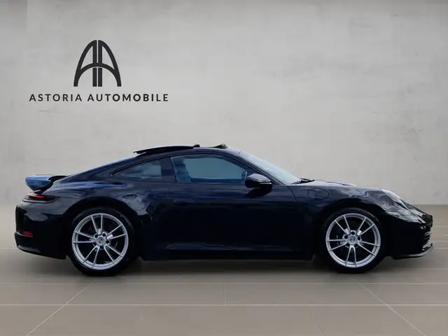 Porsche 992 view 4