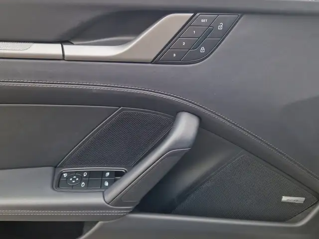Porsche 992 view 13