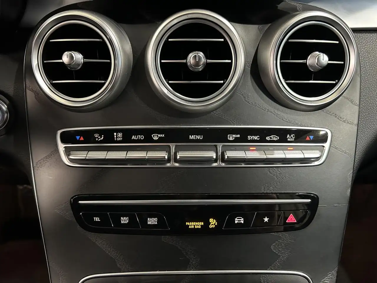 Mercedes-Benz GLC снимка Mercedes-Benz GLC
