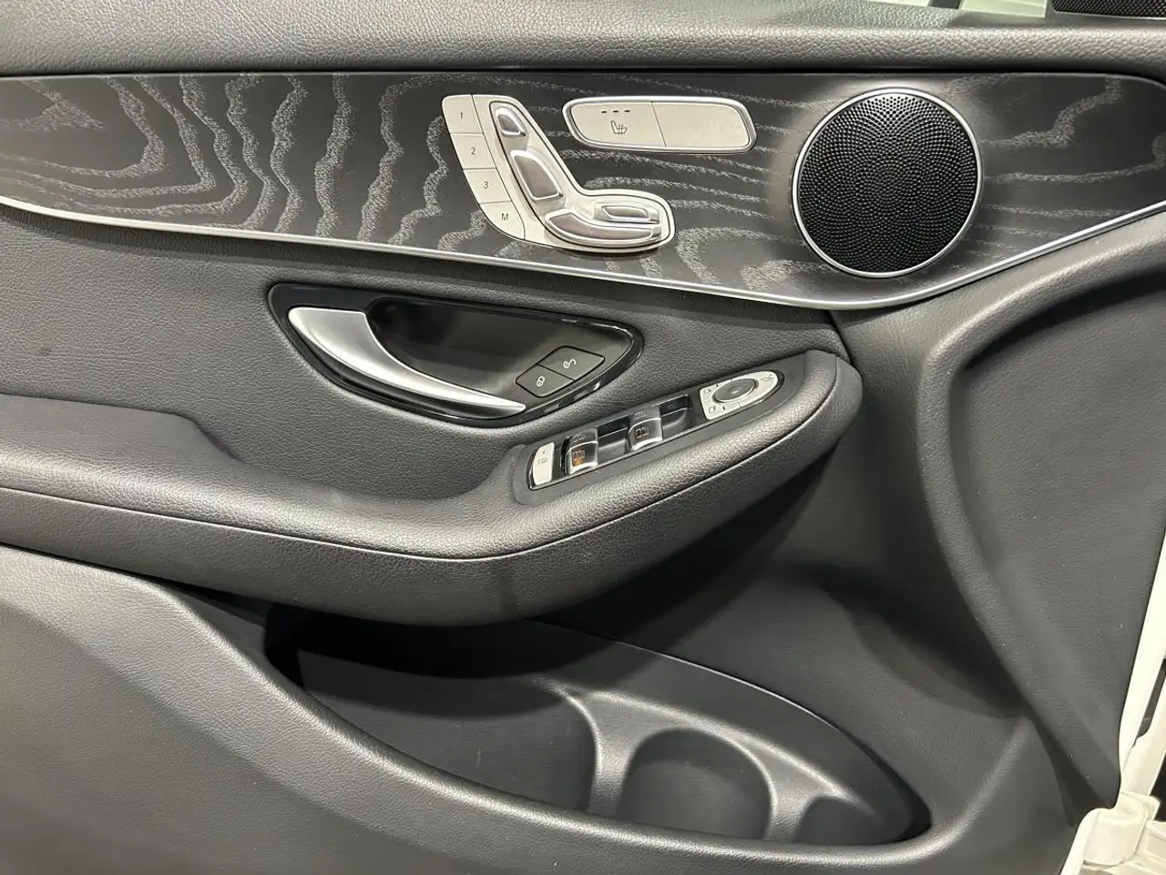 Mercedes-Benz GLC снимка Mercedes-Benz GLC