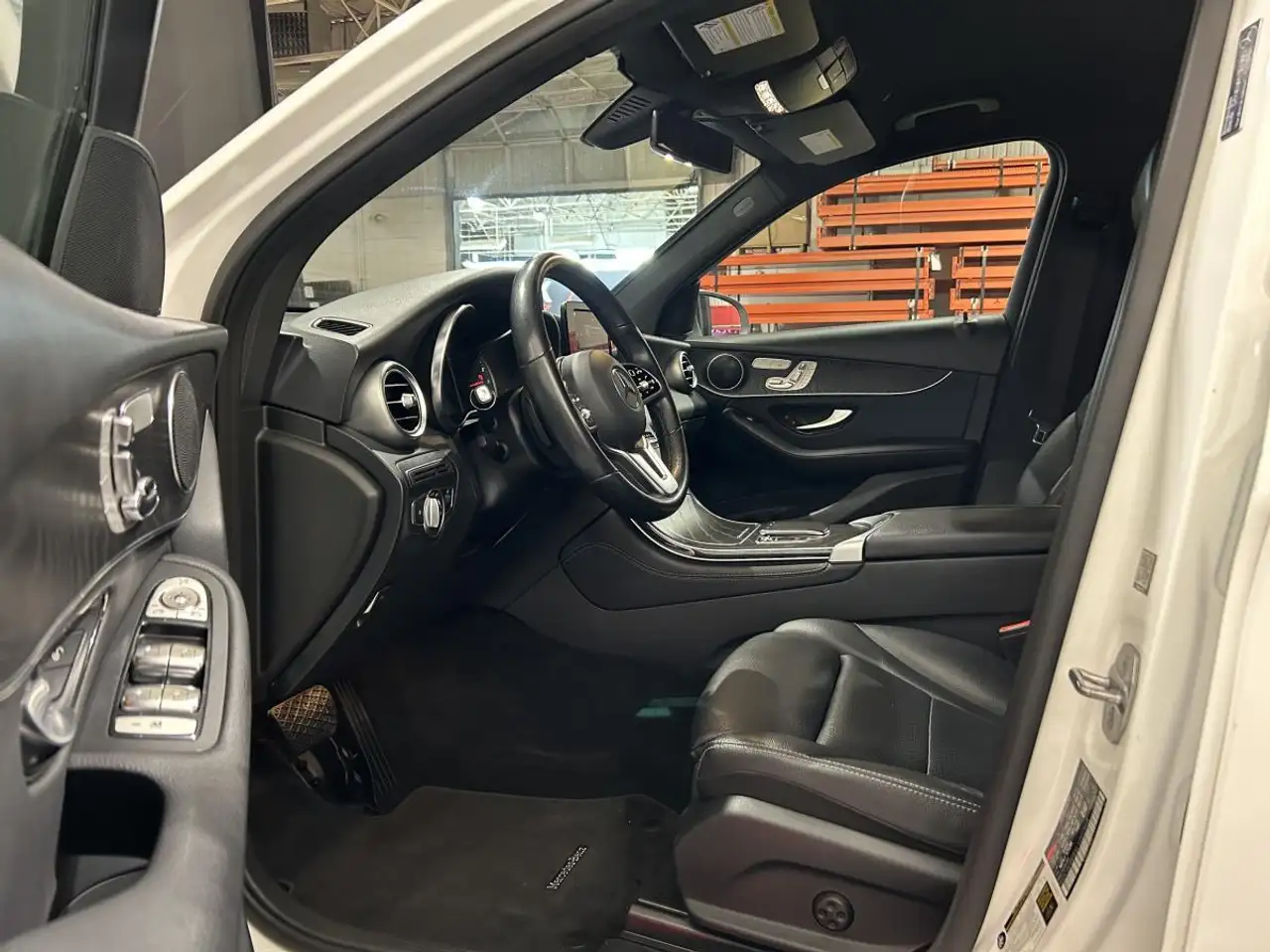 Mercedes-Benz GLC снимка Mercedes-Benz GLC