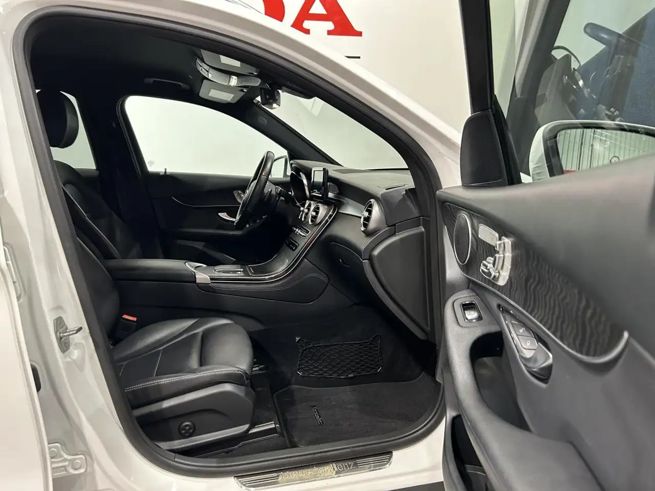 Mercedes-Benz GLC снимка Mercedes-Benz GLC
