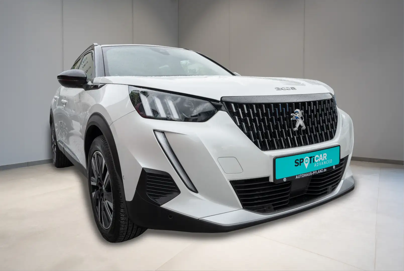 Peugeot 2008 GT 1.2 PureTech 130 Weiß - 2