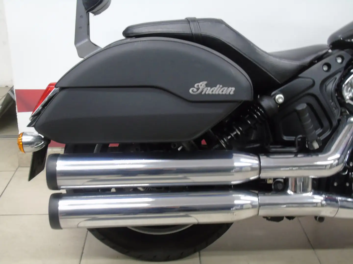 Indian Scout Negro - 2