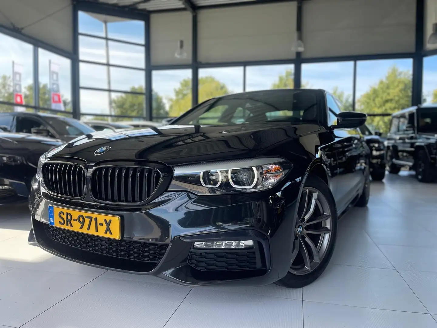 BMW 520 5-serie 520i Executive | Automaat | M Pakket | Cam Zwart - 2