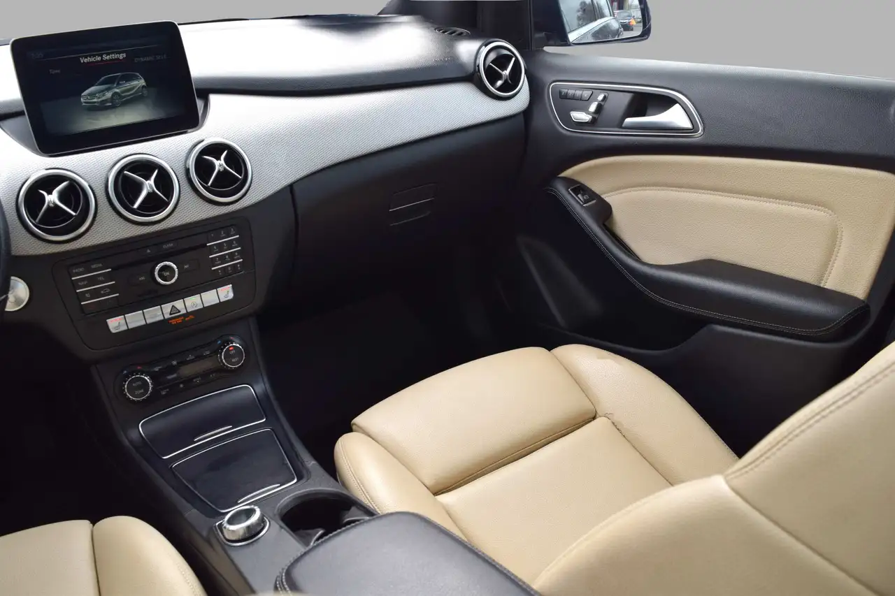 Mercedes-Benz B-Class снимка Mercedes-Benz B-Class