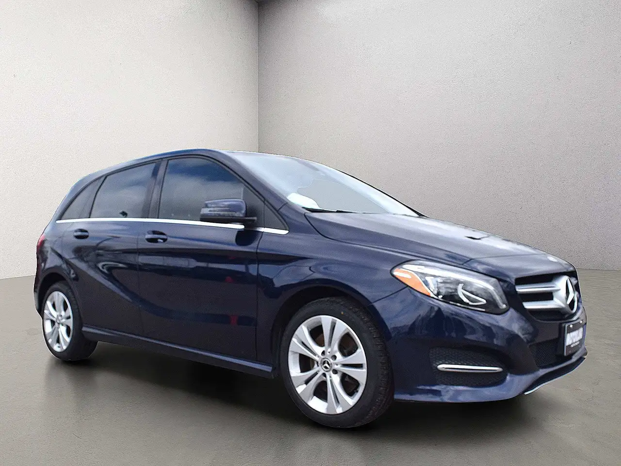Mercedes-Benz B-Class снимка Mercedes-Benz B-Class