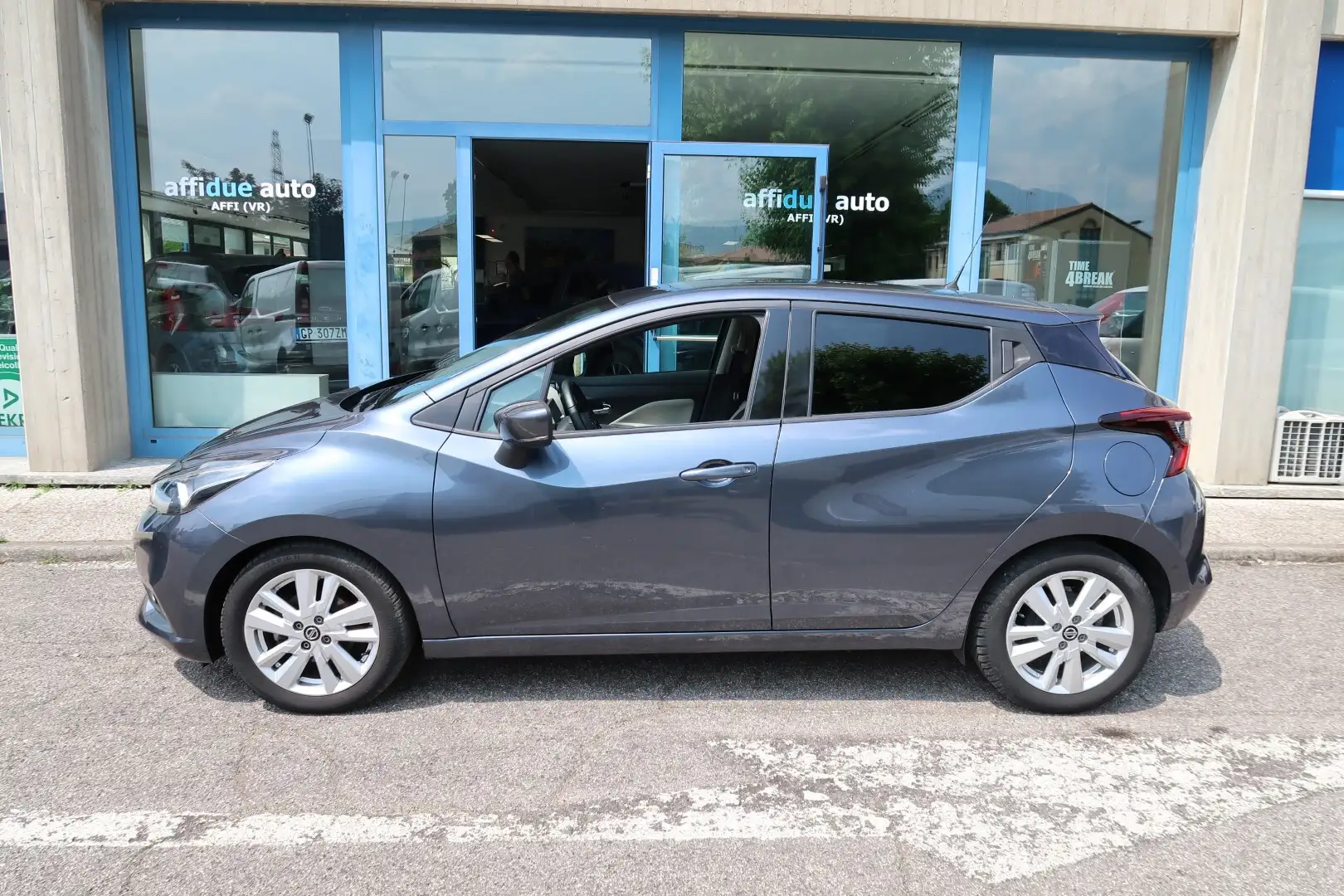 Nissan Micra IG-T 100 Xtronic 5 p N-Connecta Aut. Gris - 2