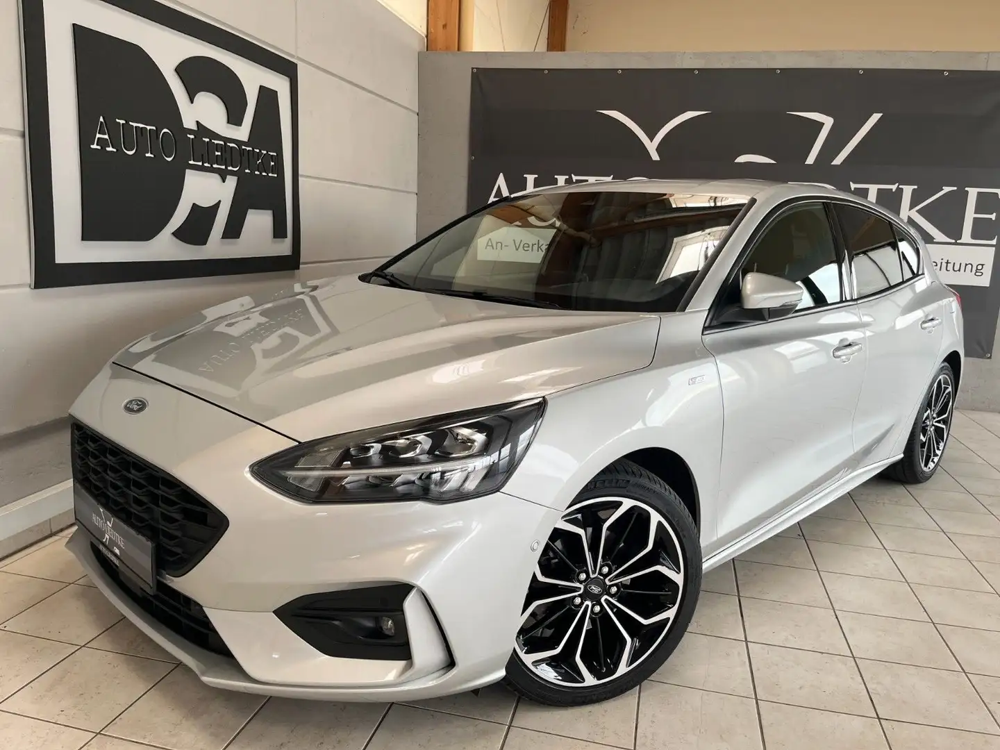 Ford Focus ST-Line/LED/B&O/SHZ/LHZ/CAM/AppleCarPlay Silber - 1
