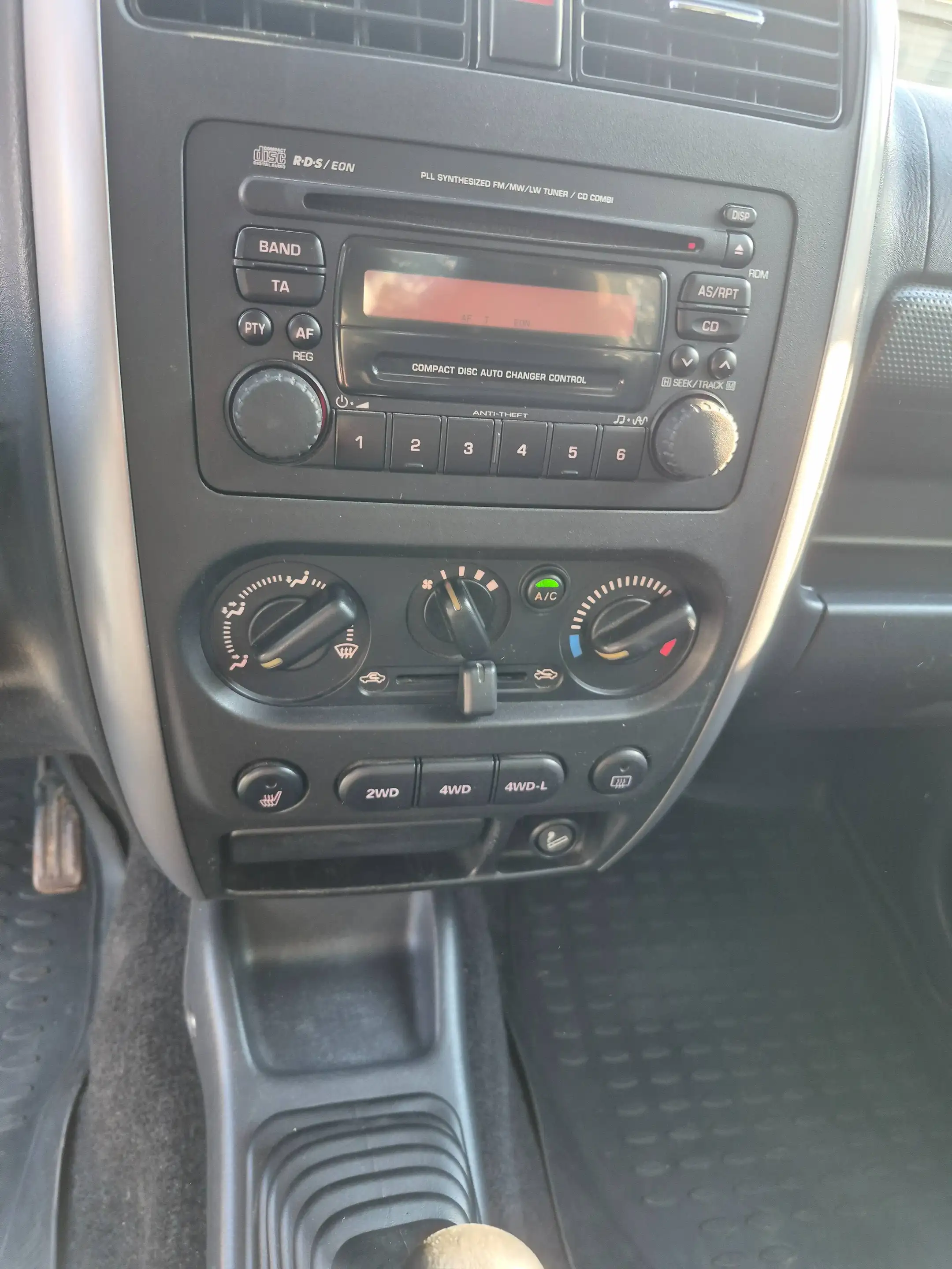 Suzuki Jimny Jimny Club 4x4/Klima/AHK/Tüv10.28 — photo 6