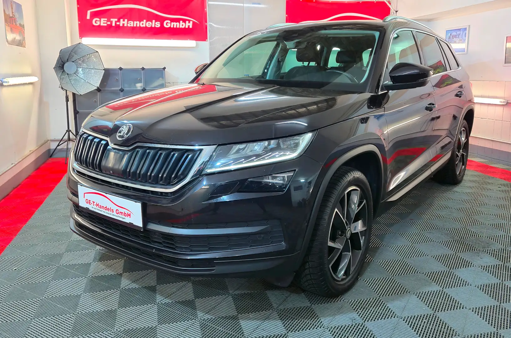 Skoda Kodiaq 1.5 TSI Sport DSG Leder LED Virtual Tacho Kamera Schwarz - 1