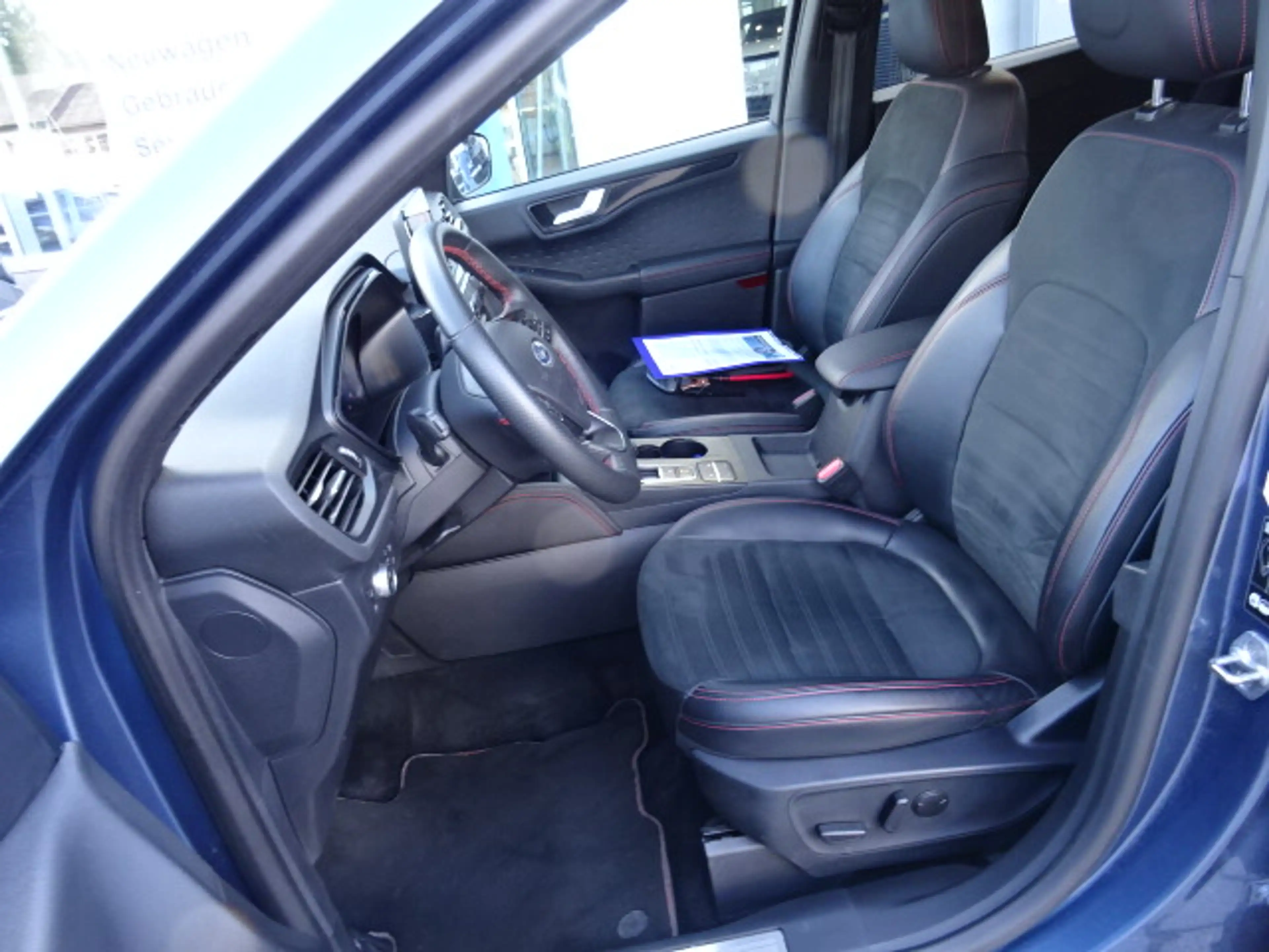 Ford Kuga 2.5 Plug-In Hybrid ST-Line X +HUD+AHK+LED+B&O — photo 6