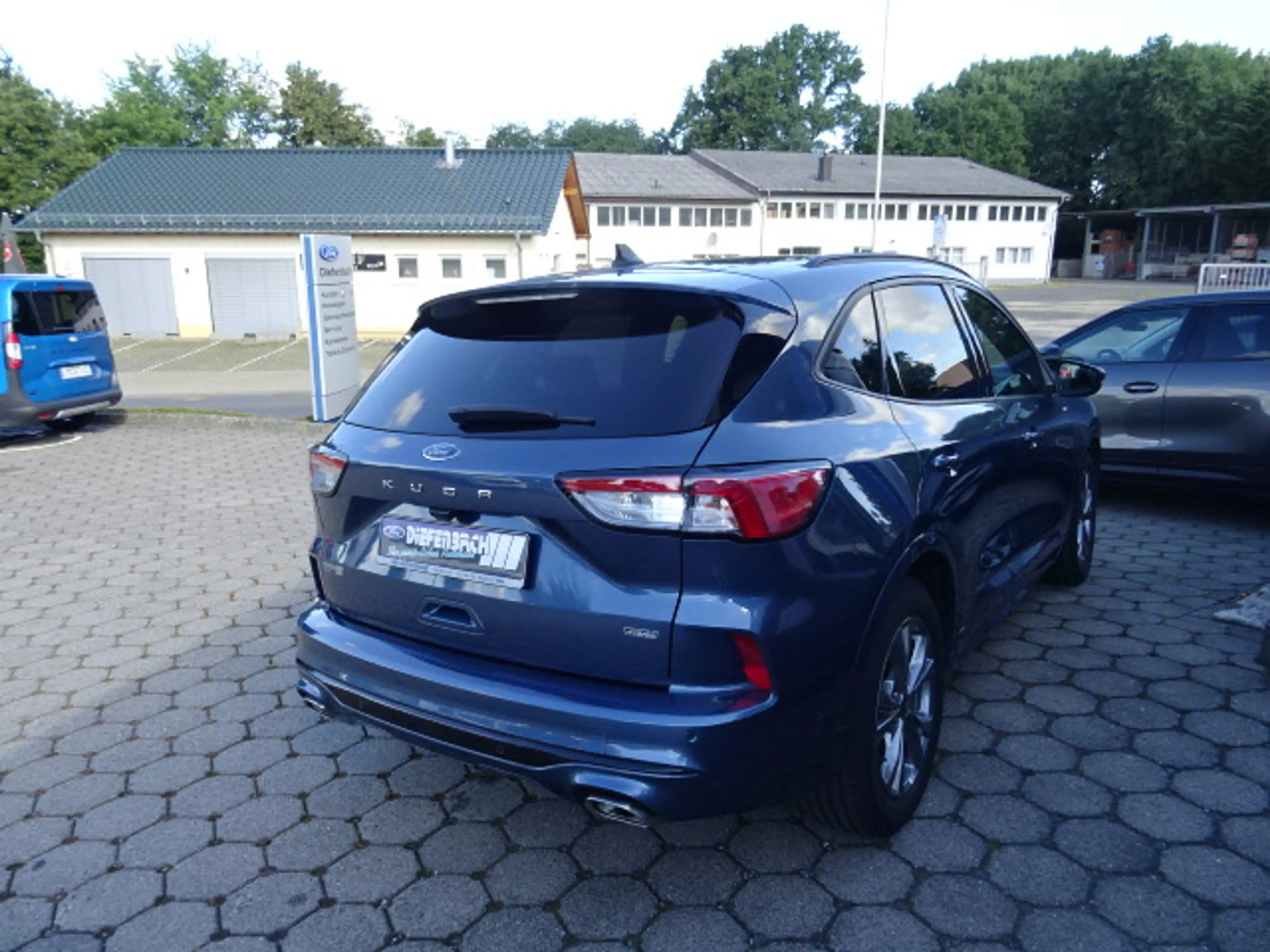 Ford Kuga 2.5 Plug-In Hybrid ST-Line X +HUD+AHK+LED+B&O — photo 4