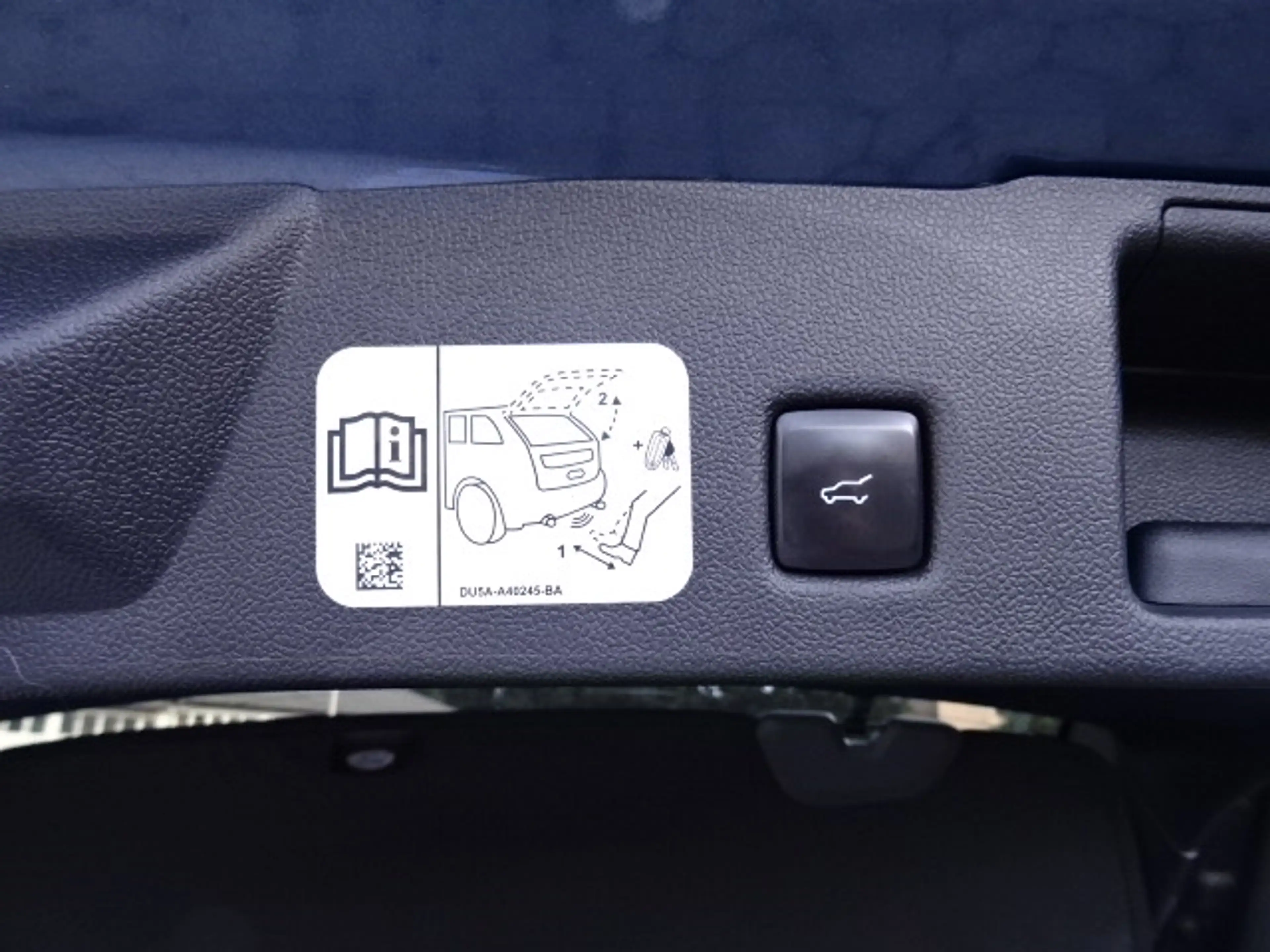 Ford Kuga 2.5 Plug-In Hybrid ST-Line X +HUD+AHK+LED+B&O — photo 8