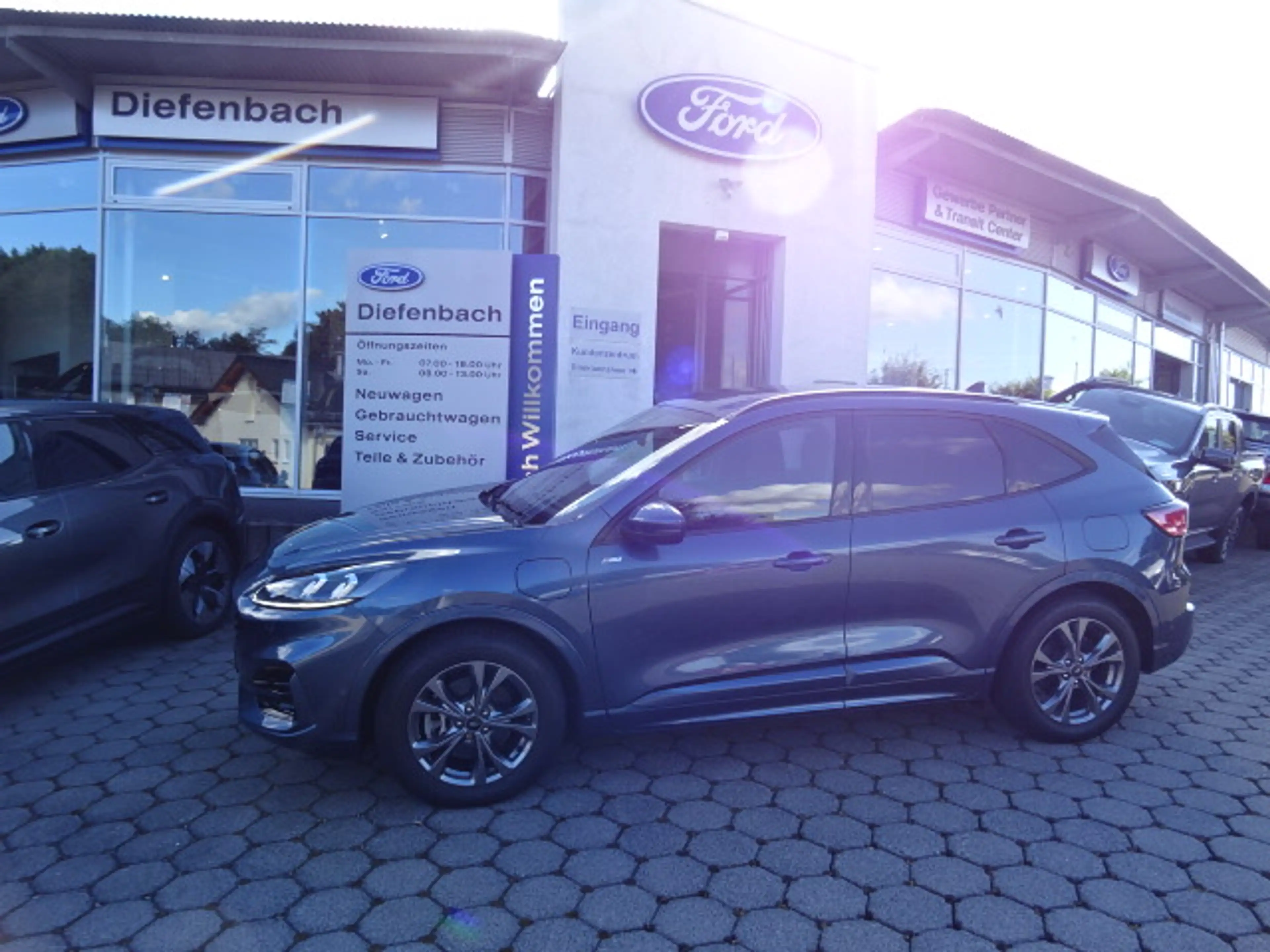 Ford Kuga 2.5 Plug-In Hybrid ST-Line X +HUD+AHK+LED+B&O — photo 2