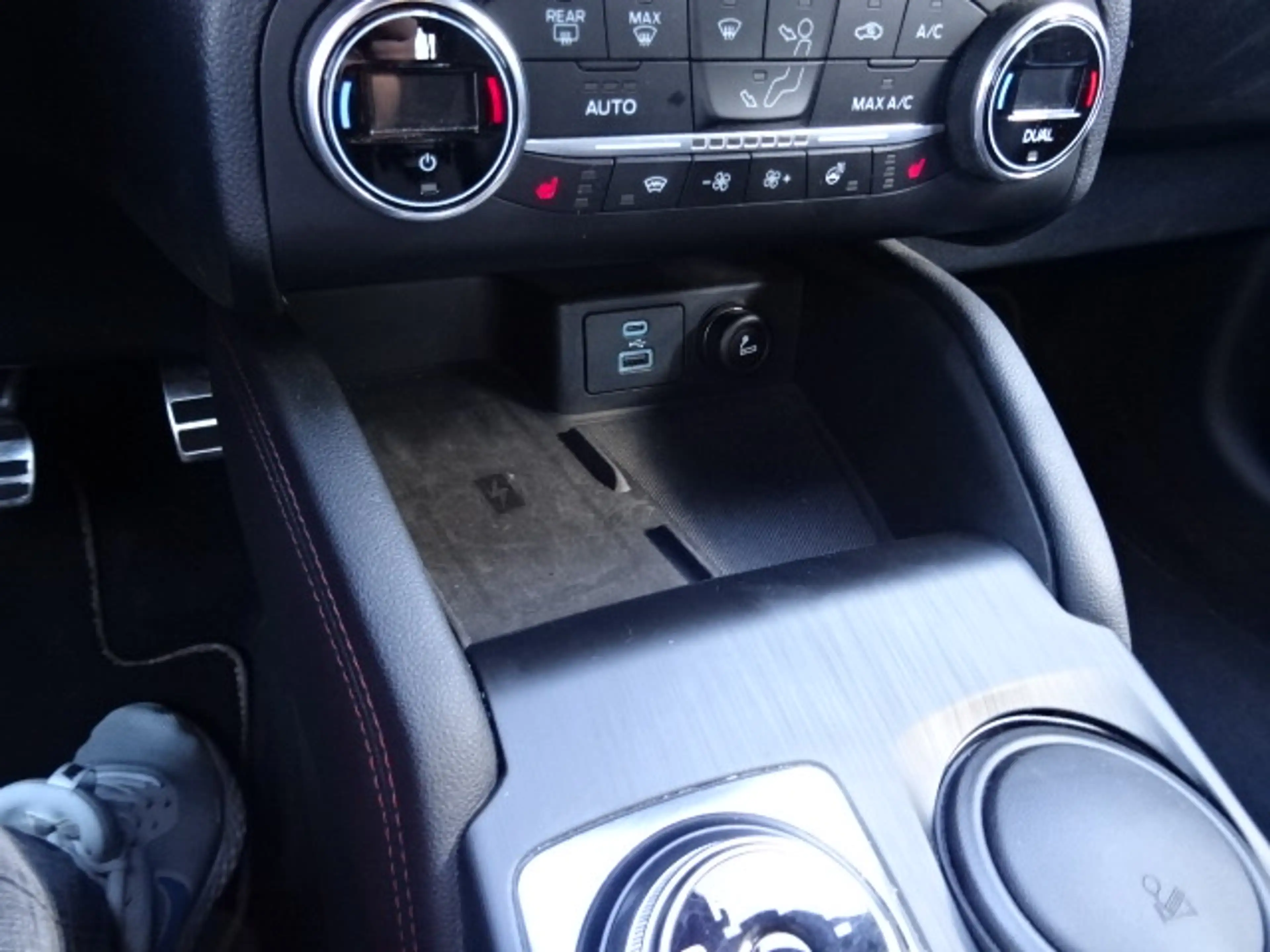 Ford Kuga 2.5 Plug-In Hybrid ST-Line X +HUD+AHK+LED+B&O — photo 13
