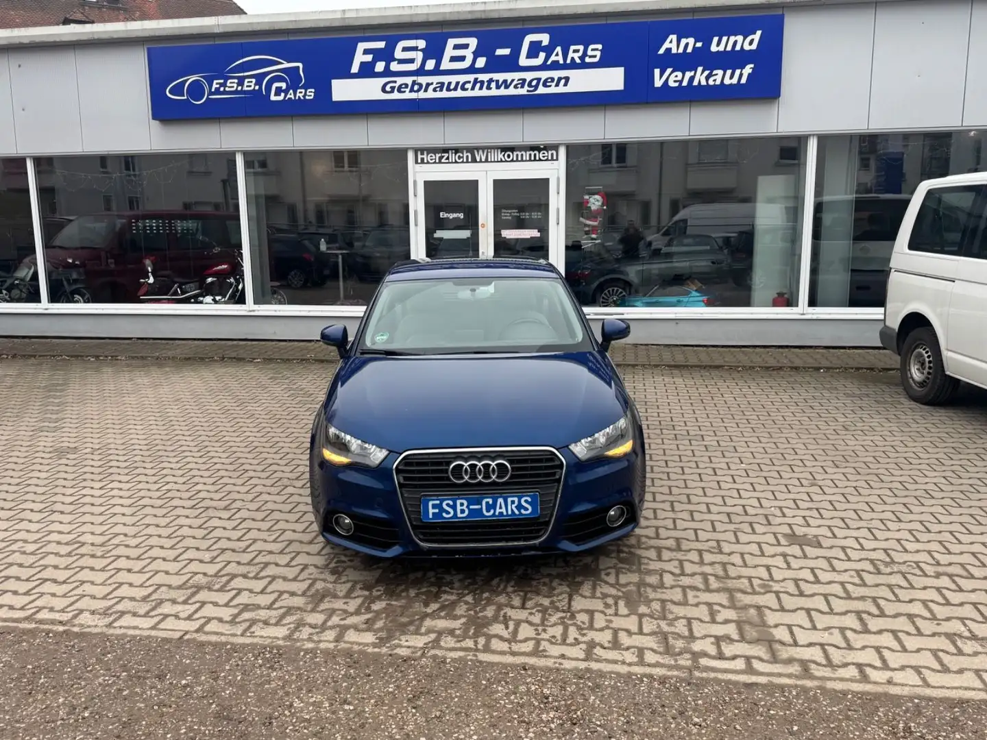 Audi A1 attraction Blau - 1