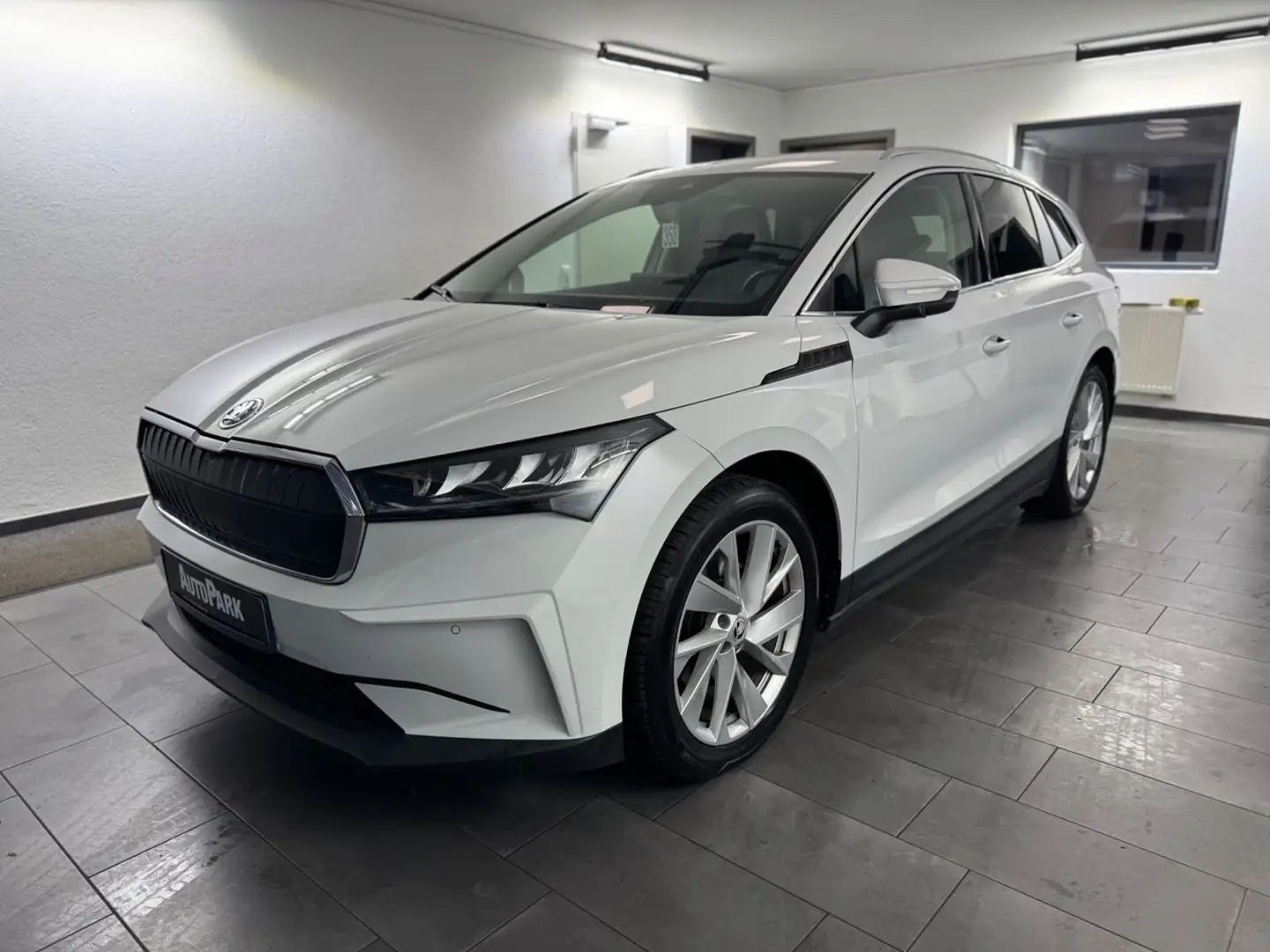 Skoda Enyaq 60 Loft White - 2