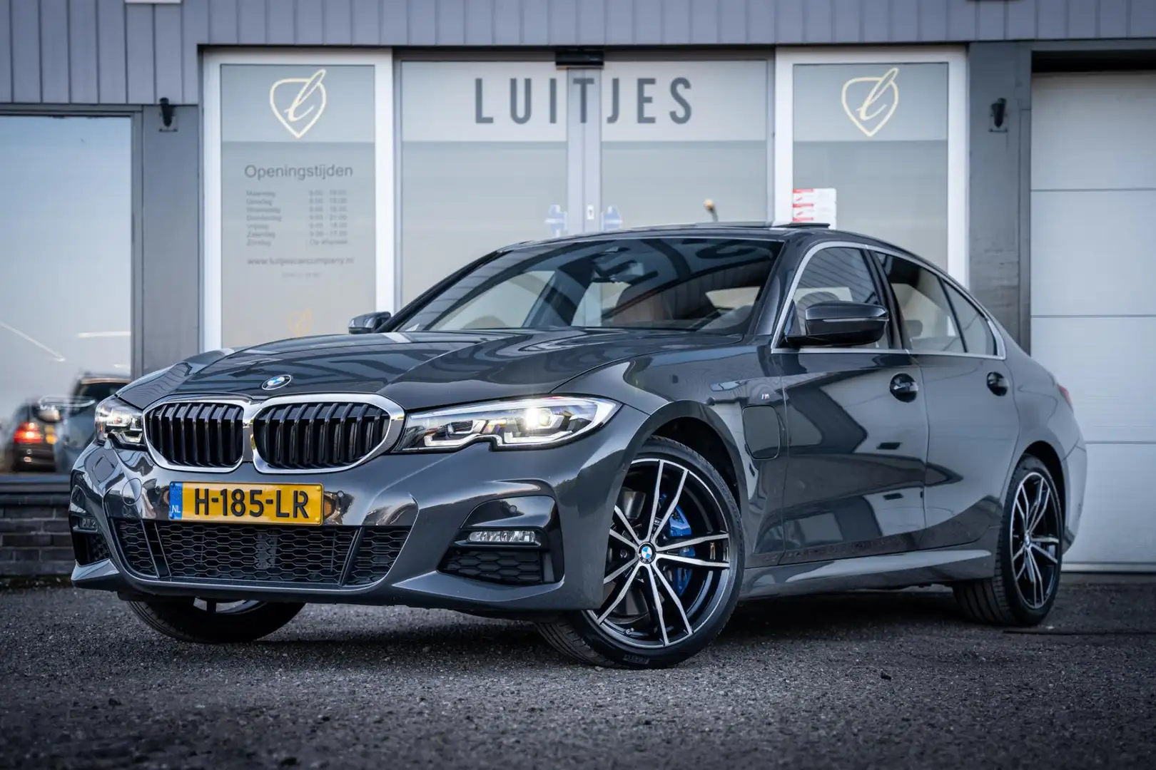 BMW 330 3-serie 330e M-Sport High-Executive, Pano-dak, Led Grijs - 1
