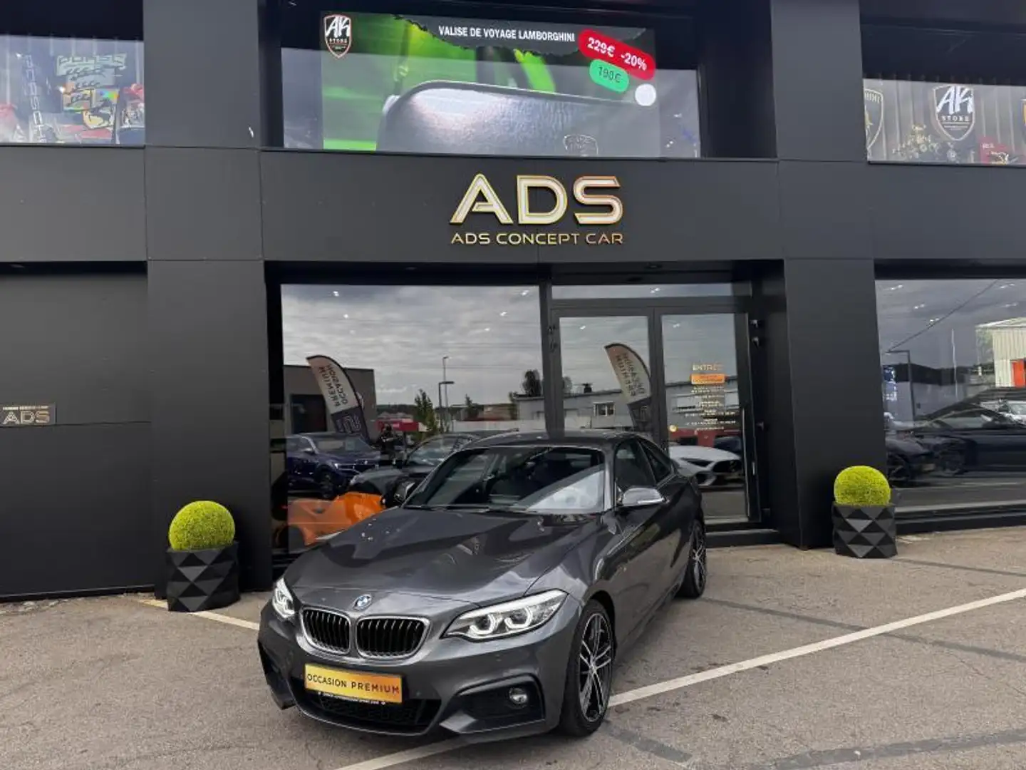 BMW 220 i pack M Grau - 1