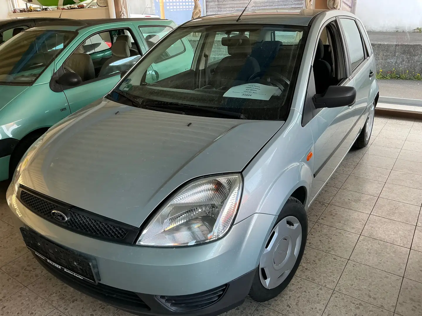 Ford Fiesta 1.3 Plateado - 1