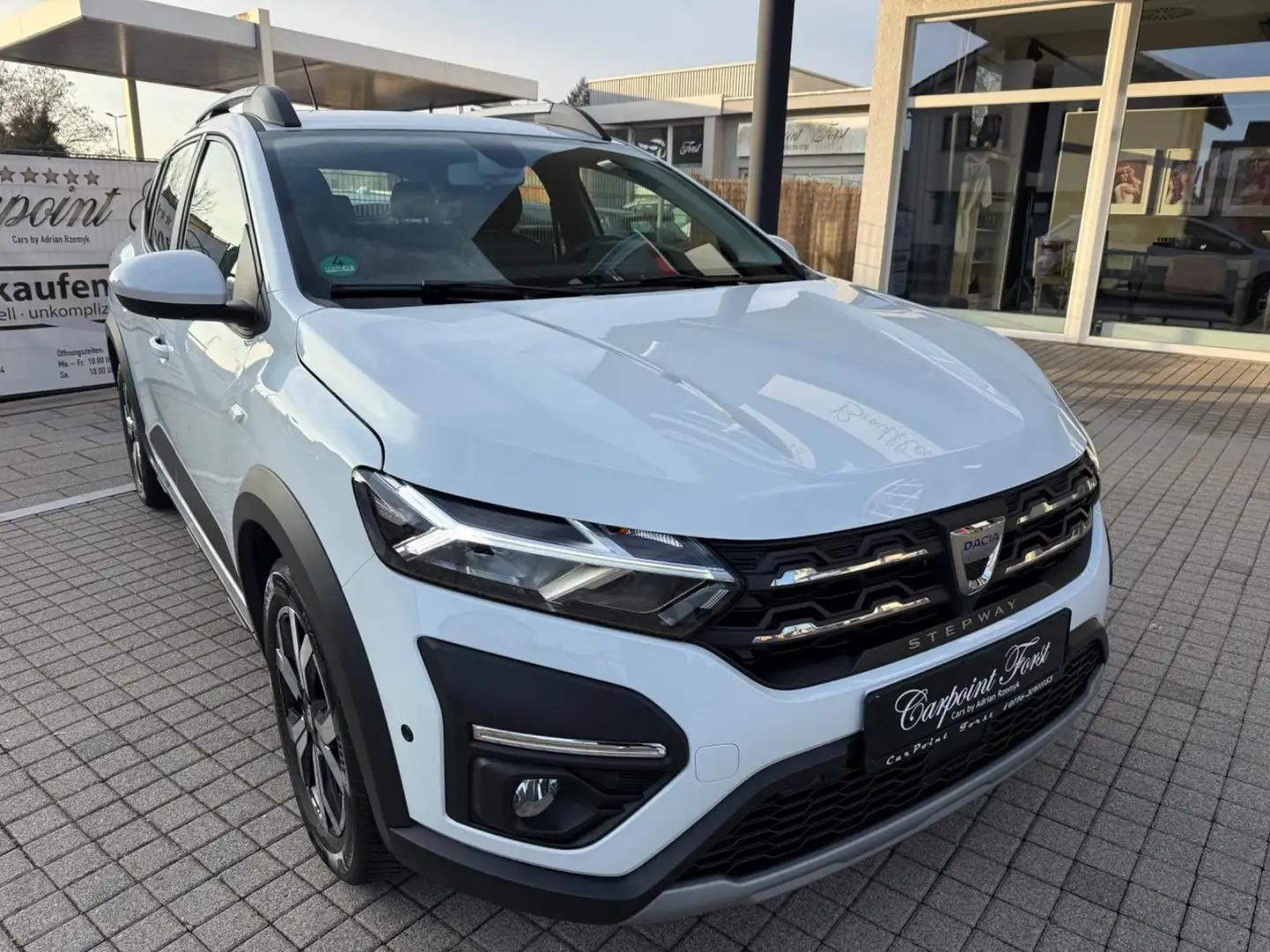 Dacia Sandero Stepway Comfort,AppleCarPlay,Automamatik Weiß - 1