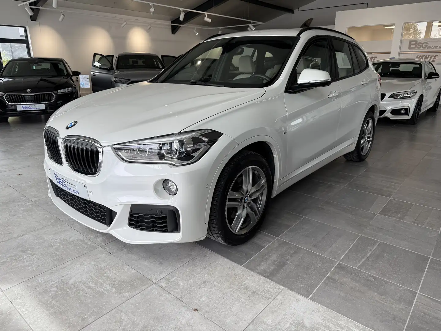 BMW X1 1.5iA sDrive18//PACK M///77.000kms!!! automatique Fehér - 1
