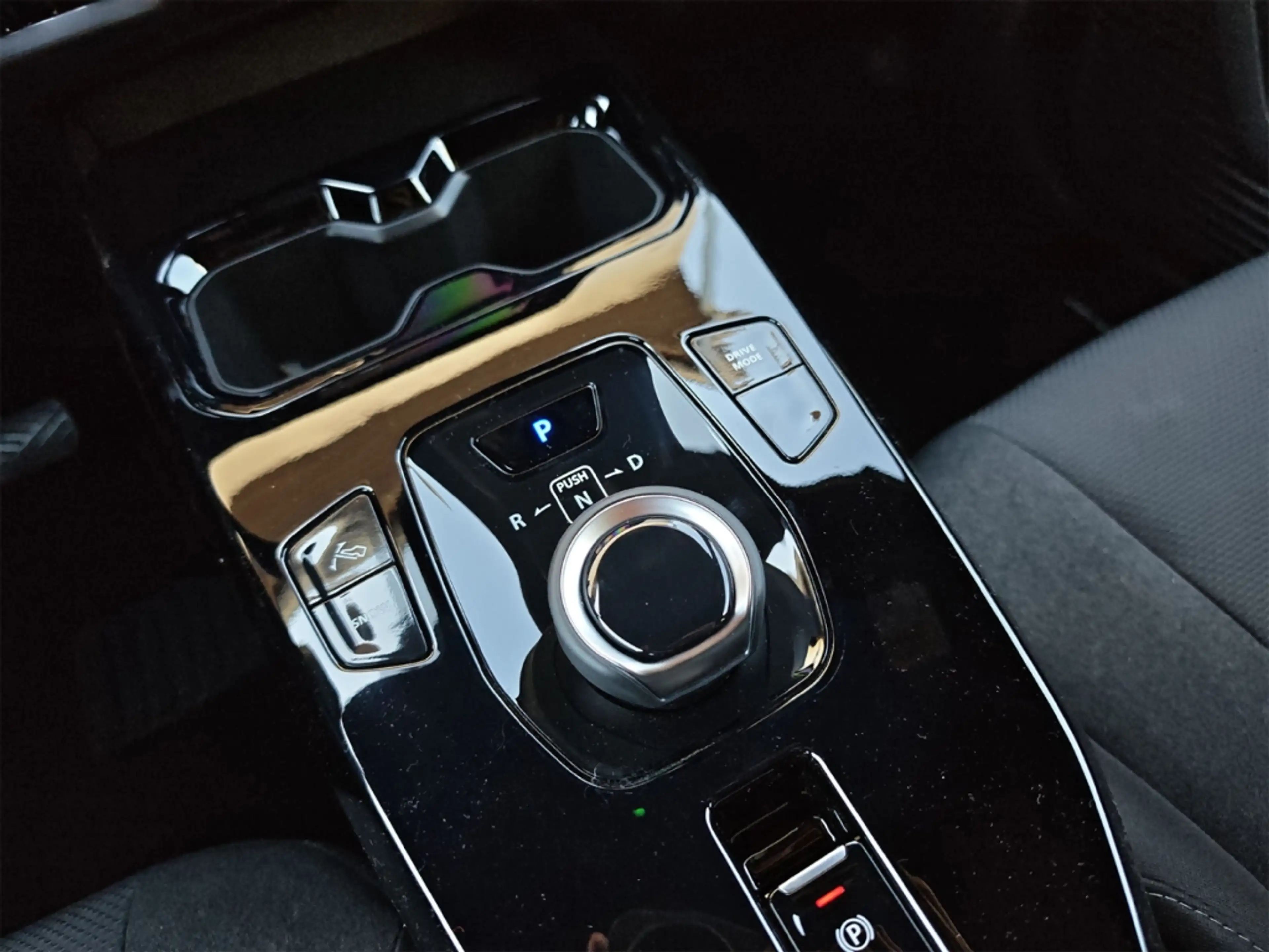 Toyota Urban Cruiser Teamplayer 4x2 61kWh +Sitzheizung +Kamera — photo 15
