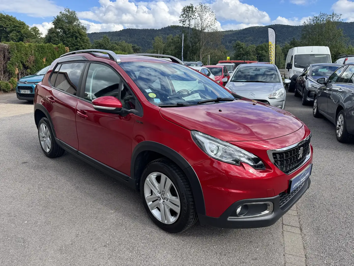 Peugeot 2008 1.5 BLUEHDI 100CH E6.C SIGNATURE S\u0026S BVM5 86G Rojo - 2