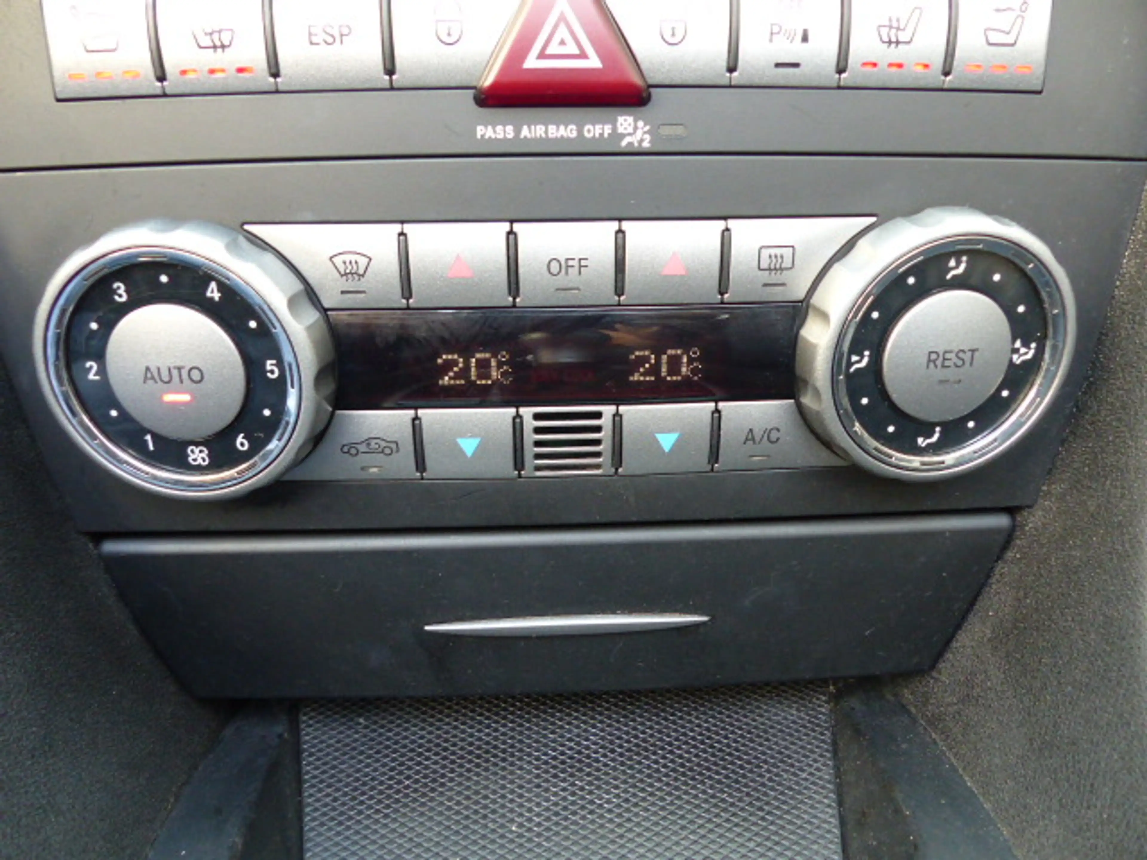 Mercedes-Benz SLK 200 Kompressor Aut.*XENON*LEDER*AIRSCARF*SHZ*NAVI*PTS* — photo 10
