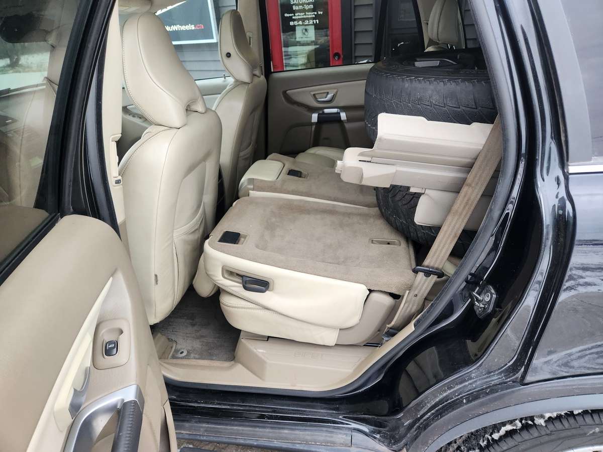 2010 Volvo XC90 R-Design thumb 8