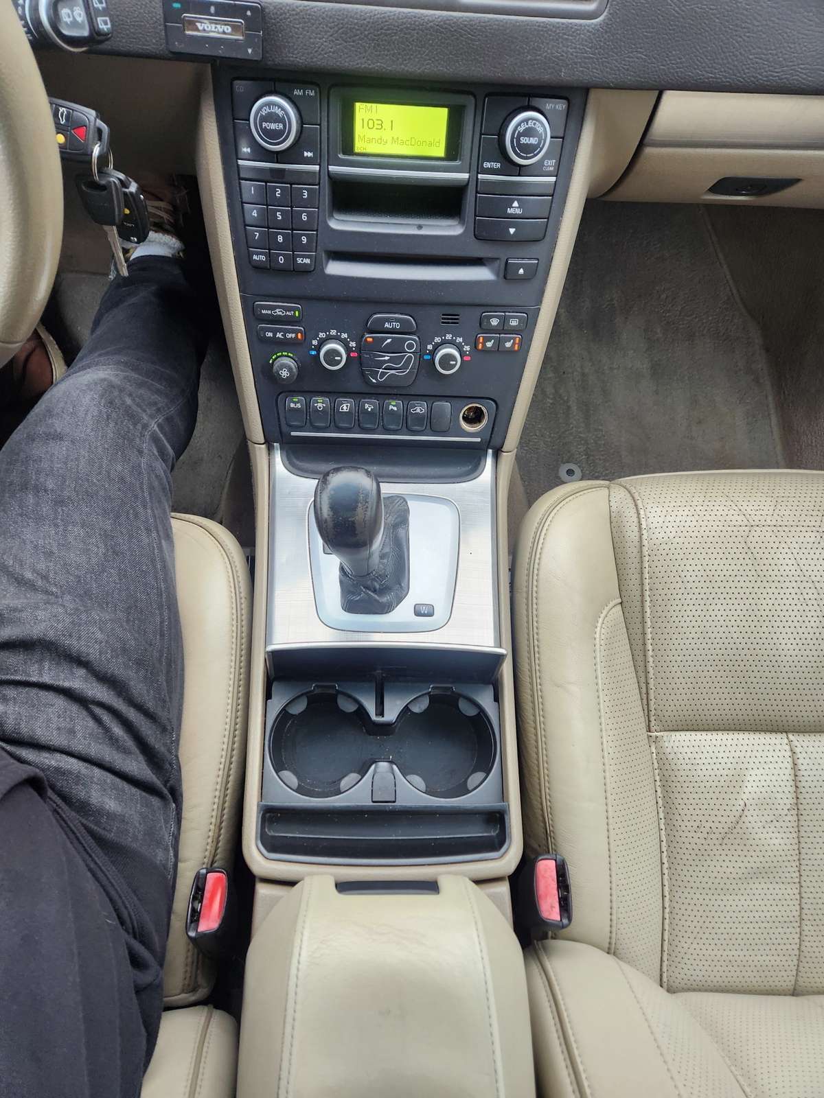 2010 Volvo XC90 R-Design thumb 14