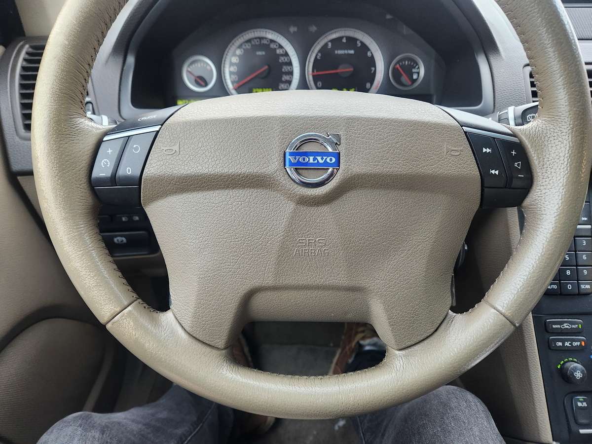 2010 Volvo XC90 R-Design thumb 10
