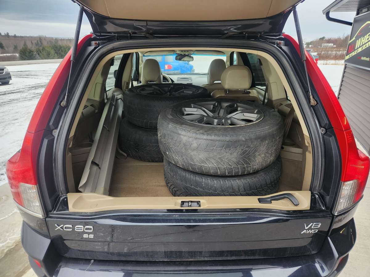 2010 Volvo XC90 R-Design alt 4