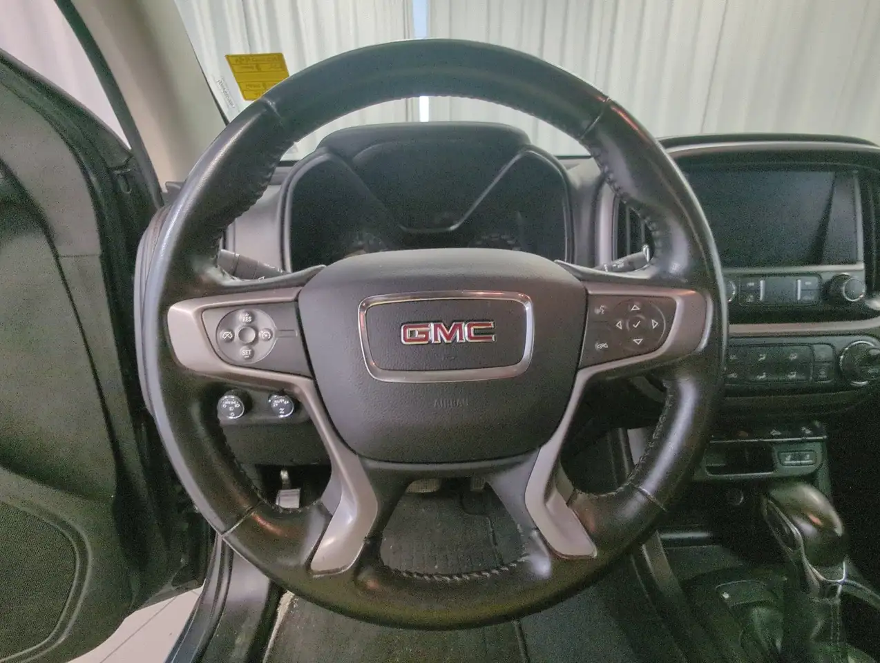 GMC Canyon photo GMC Canyon
