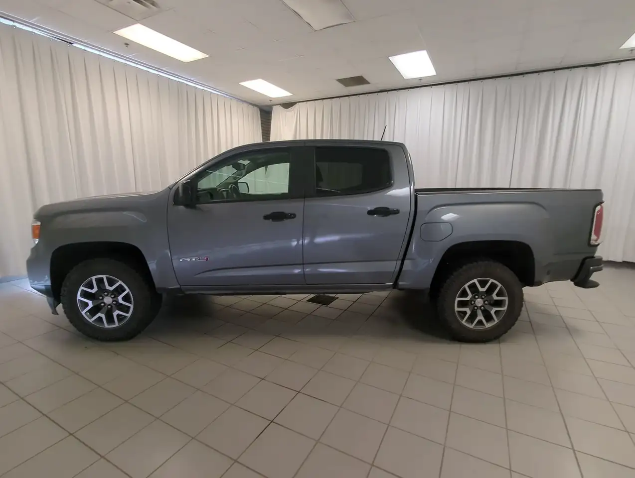GMC Canyon photo GMC Canyon