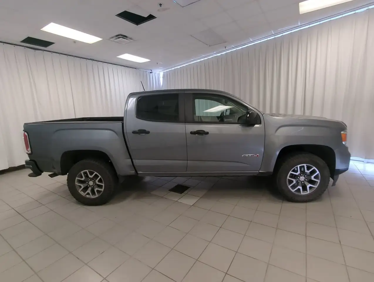 GMC Canyon photo GMC Canyon