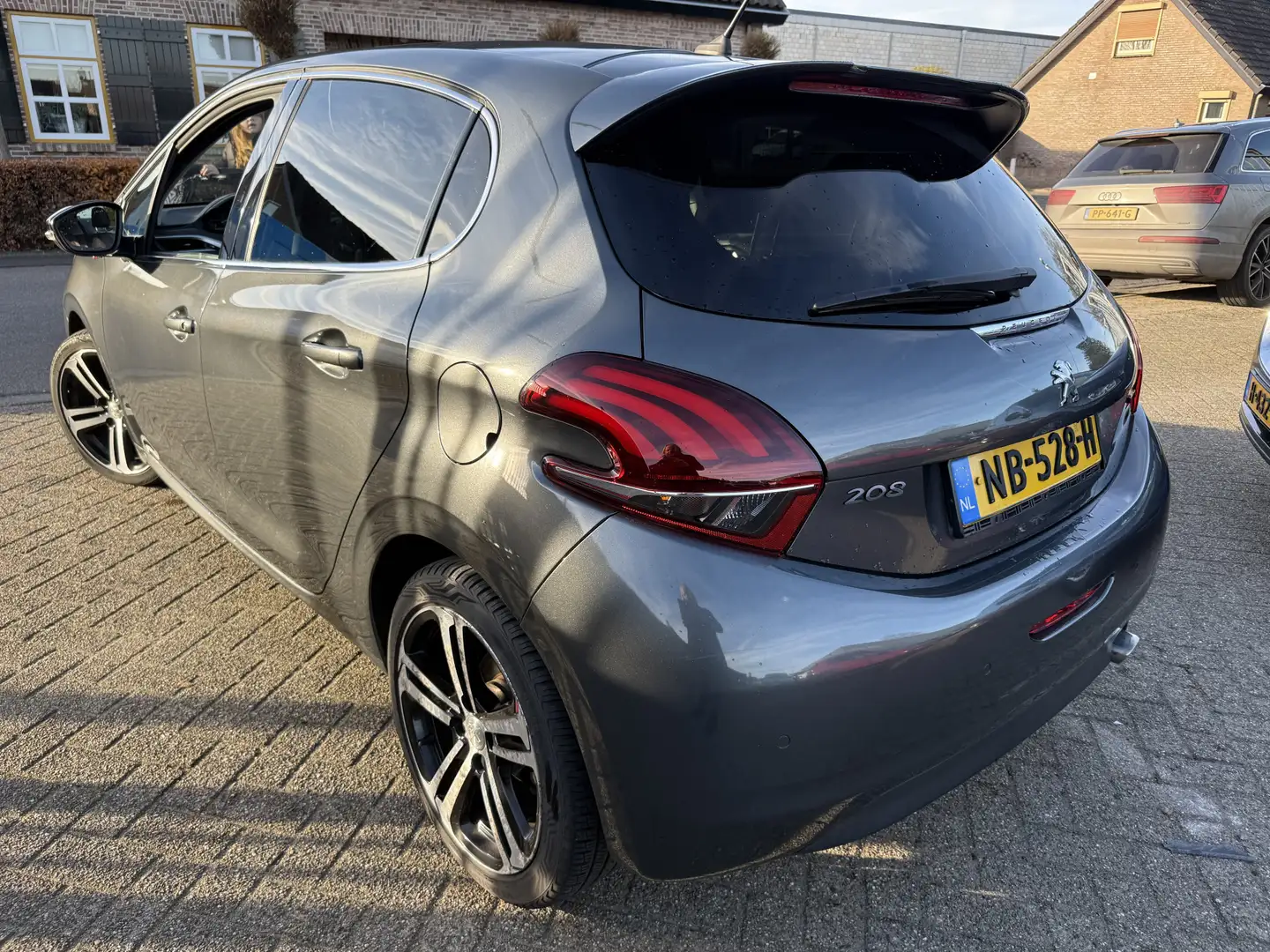 Peugeot 208 1.6 BlueHDi GT-line clima/navi/lm velgen Gris - 2