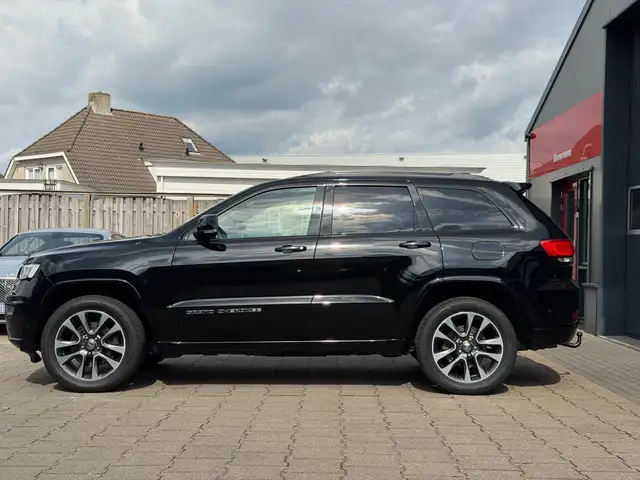 Jeep Grand Cherokee view 9