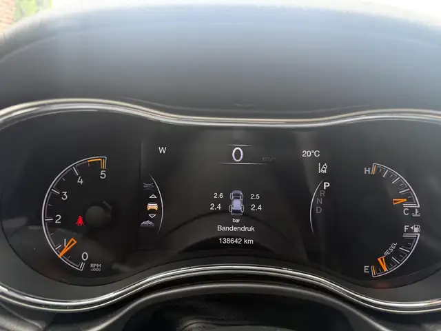 Jeep Grand Cherokee view 12